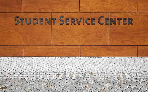 Zentrale Studienberatung heute ganz modern als Teil des Student Service Center